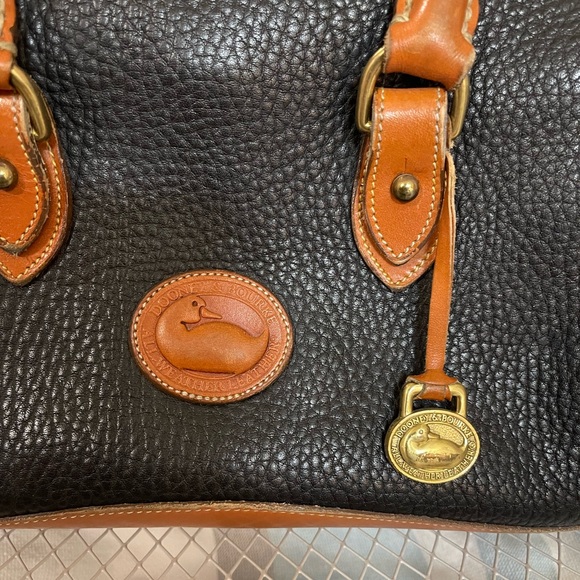 Dooney & Bourke hand bag - Picture 3 of 8
